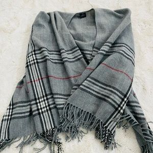 Unisize gray plaid poncho/shawl